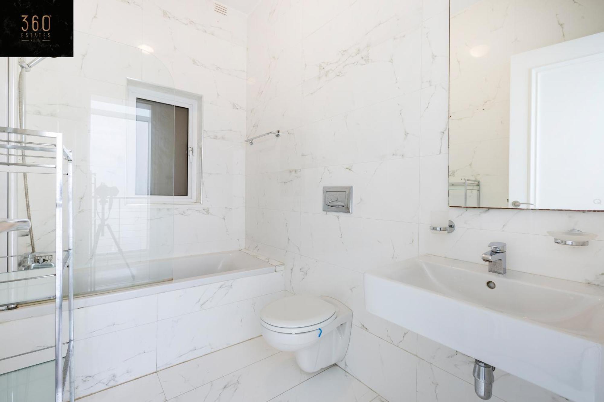4Br Home In Prime Location Just Off The Promenade By 360 Estates สลีมา ภายนอก รูปภาพ